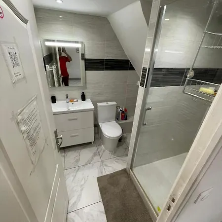 Cozy Corner Apartment Saint-Denis (Seine-Saint-Denis)